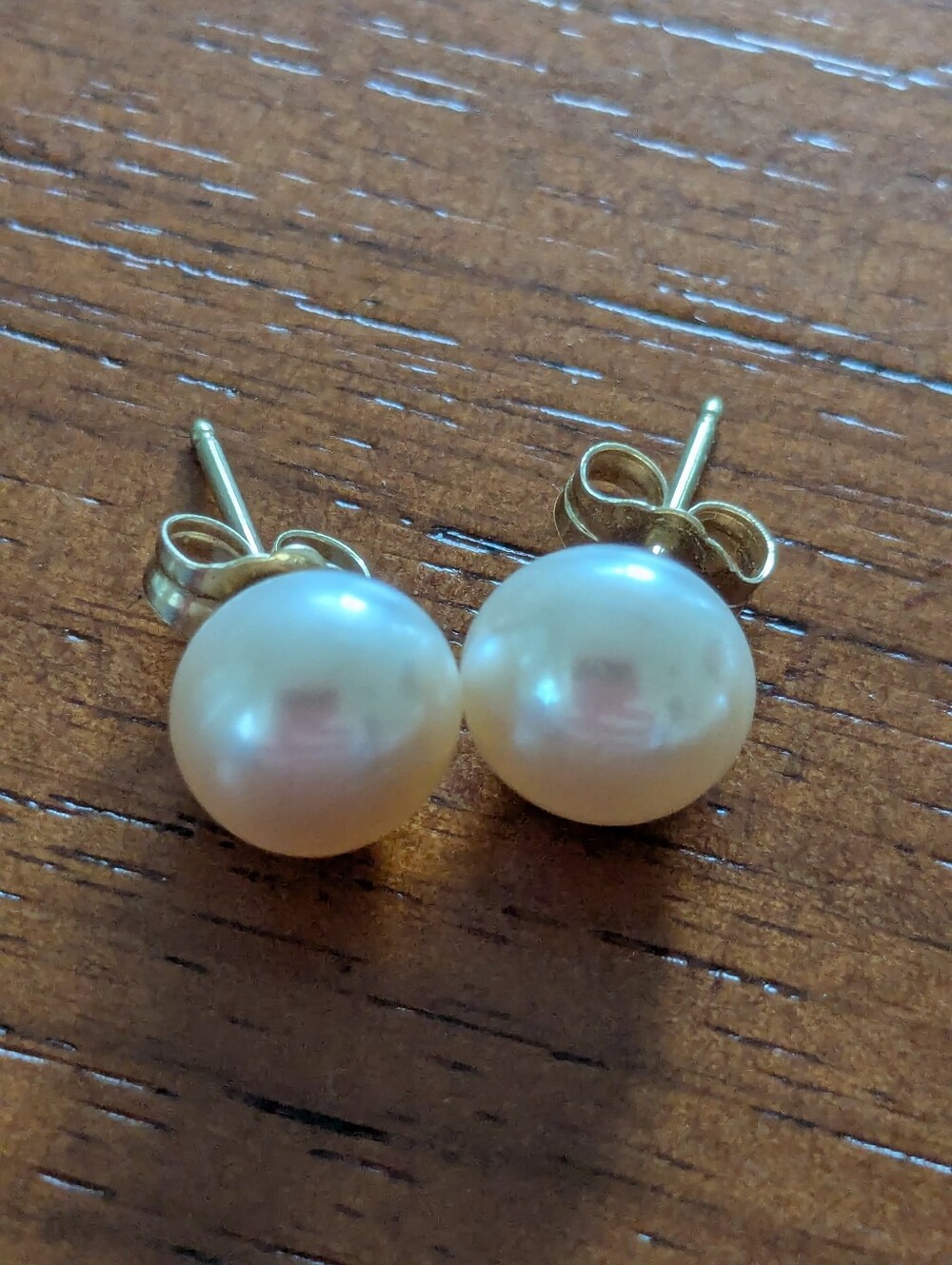 Classic Pearl Stud Earrings in Cream-Light Peach Color 8mm 14kt Gold